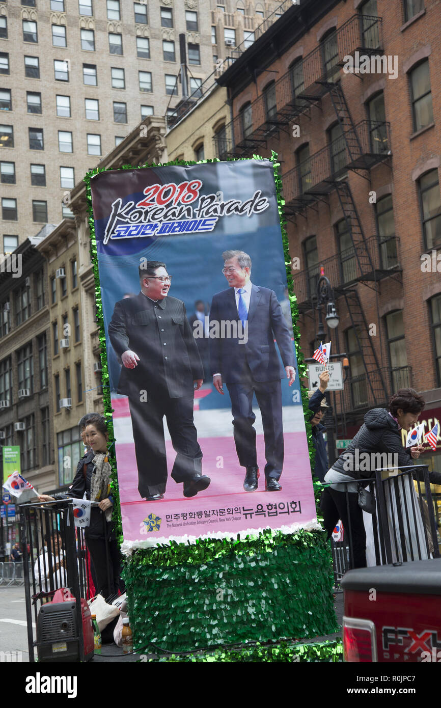 Koreanische Day Parade in New York City geht durch Midtown Manhattan entlang der 6. Avenue in Korea Town an der West 32nd Street. Nationale Mitteilung Beirat fördert die Amerikanische & North & South Korean Fortschritte in Richtung Frieden und koreanische Wiedervereinigung. Stockfoto
