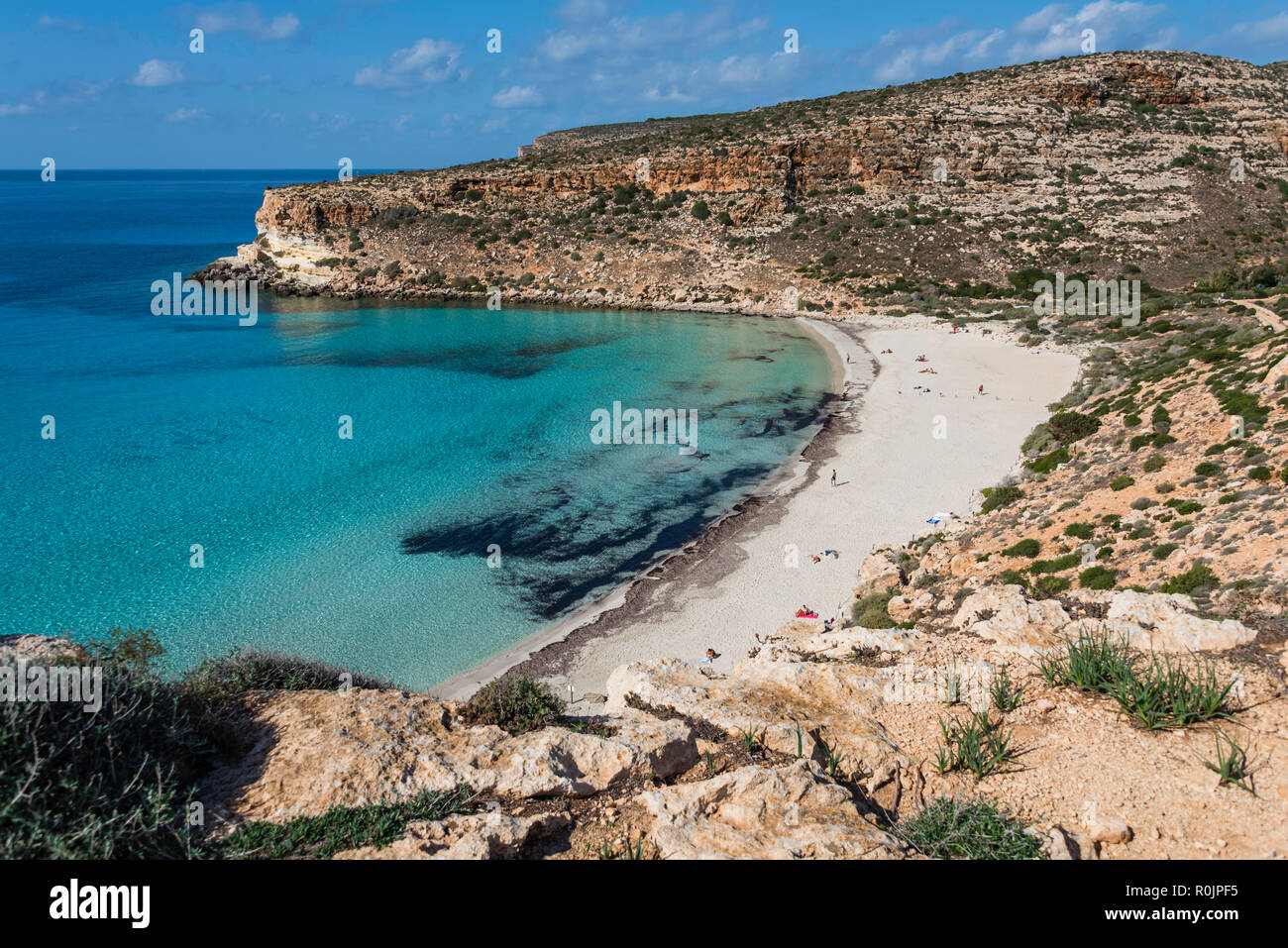 Das Kristallklare Wasser Am Kaninchen Strand Spiaggia Dei