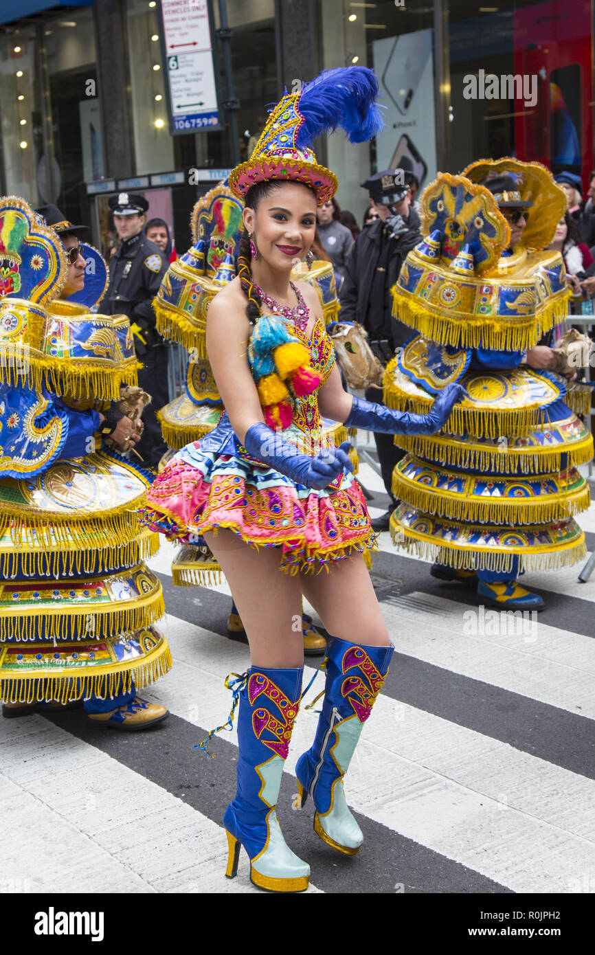 2018 Hispanic Day Parade auf der 5th Avenue in New York City. Bolivianischen Tänzer. Stockfoto