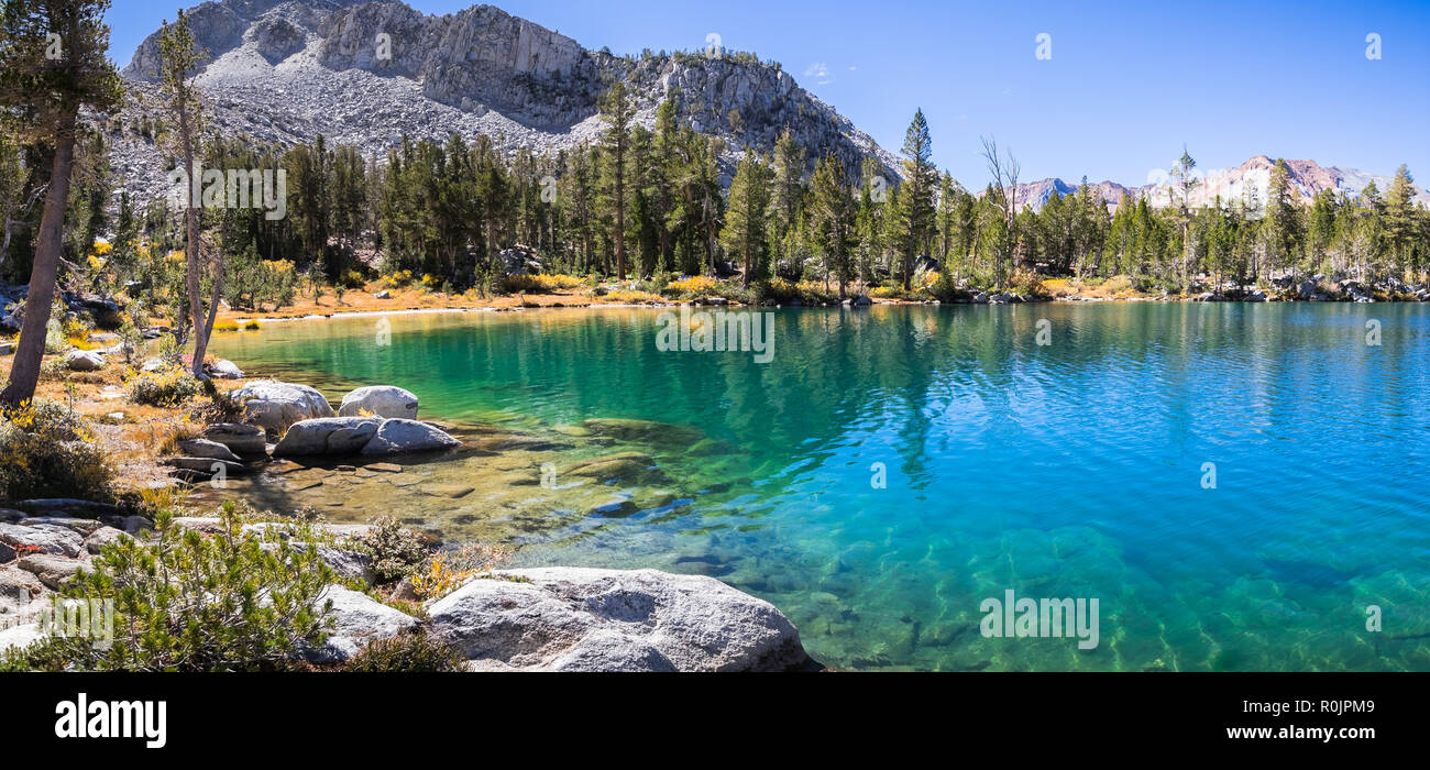 Panoramablick auf Steelhead See in der östlichen Sierra Mountains, Kalifornien Stockfoto