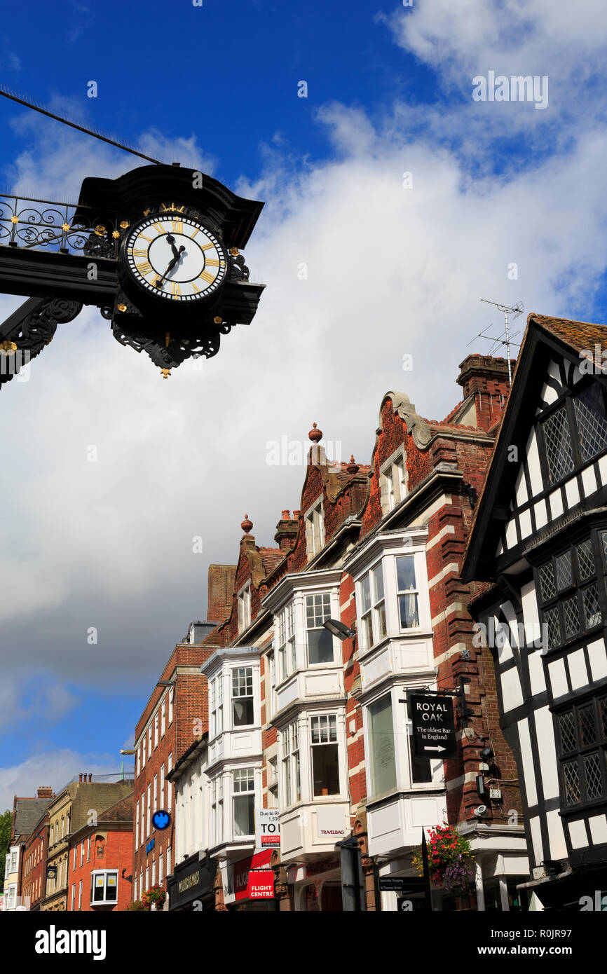 Uhr an der High Street, Winchester, Hampshire, England, Vereinigtes Königreich Stockfoto