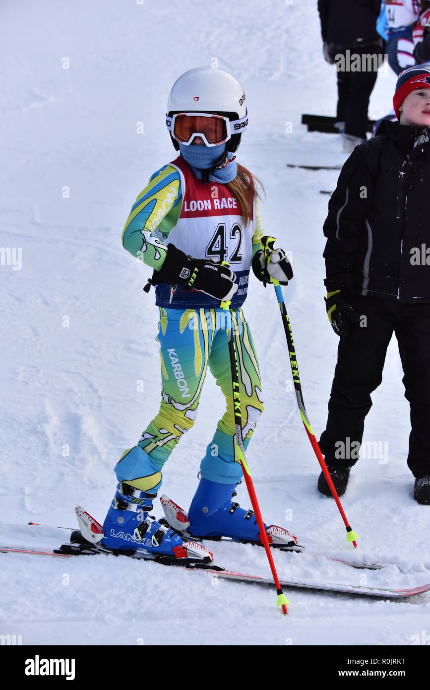 LOON MOUNTAIN USA - Januar 24: Tina Sutton Denkmal - Slalom Ski Wettbewerb. Unbekannter Teilnehmer des Junior Ski Race am 24. Januar 2016 Stockfoto