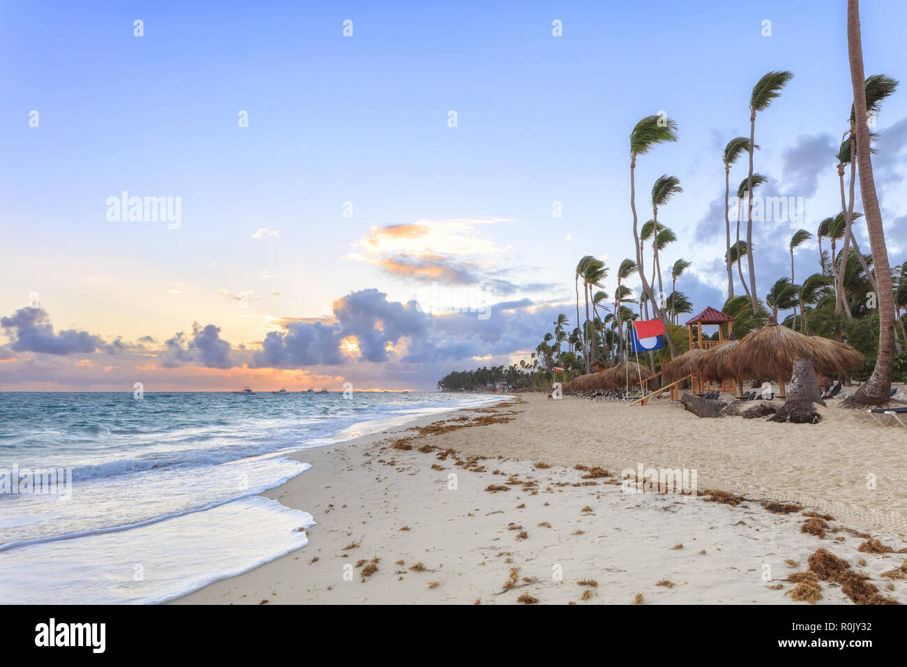 Urlaub in der Dominikanischen Republik. Sonnenuntergang Strand Stockfoto