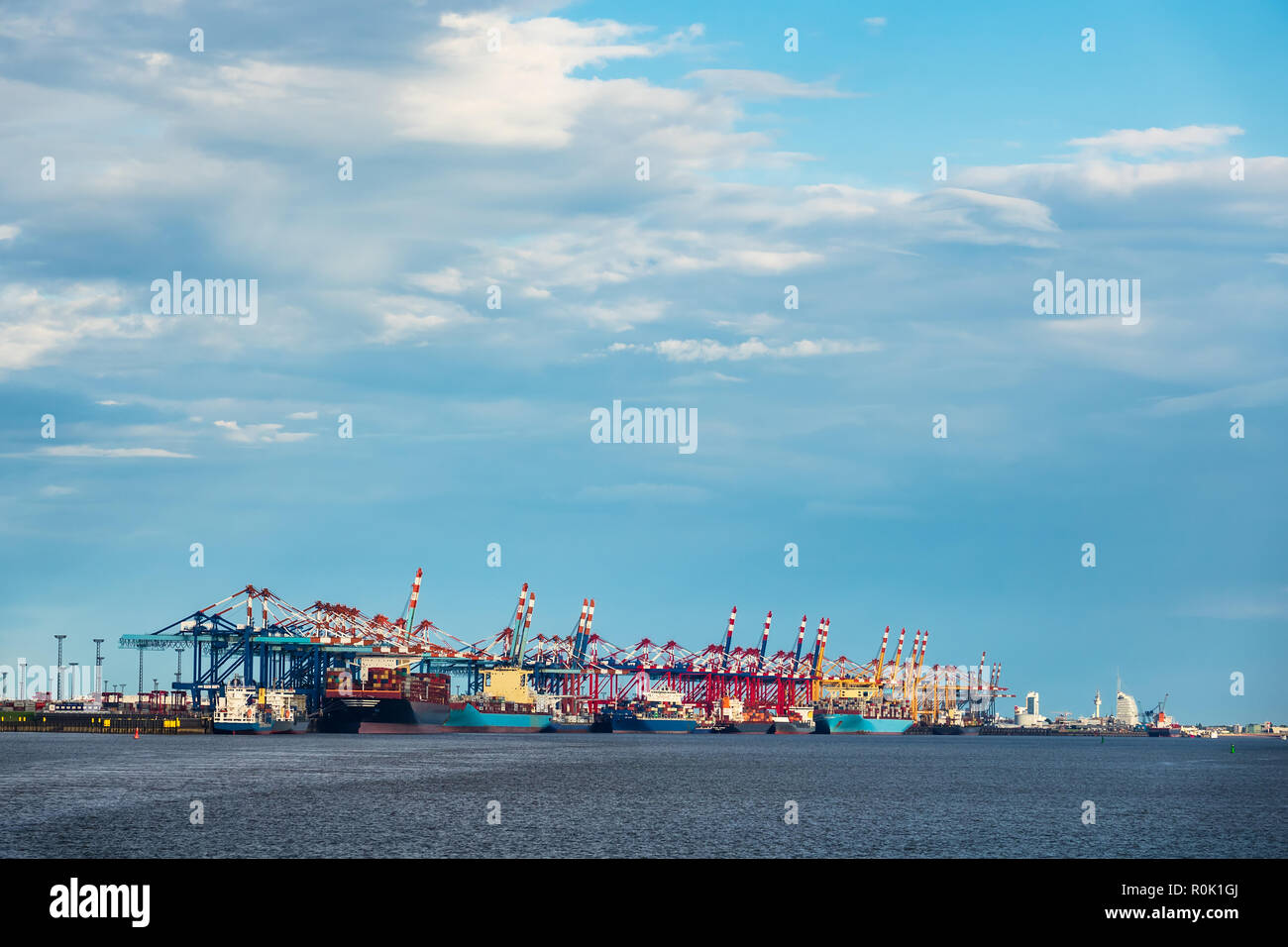 Blick auf den Hafen von Bremerhaven in Deutschland. Stockfoto