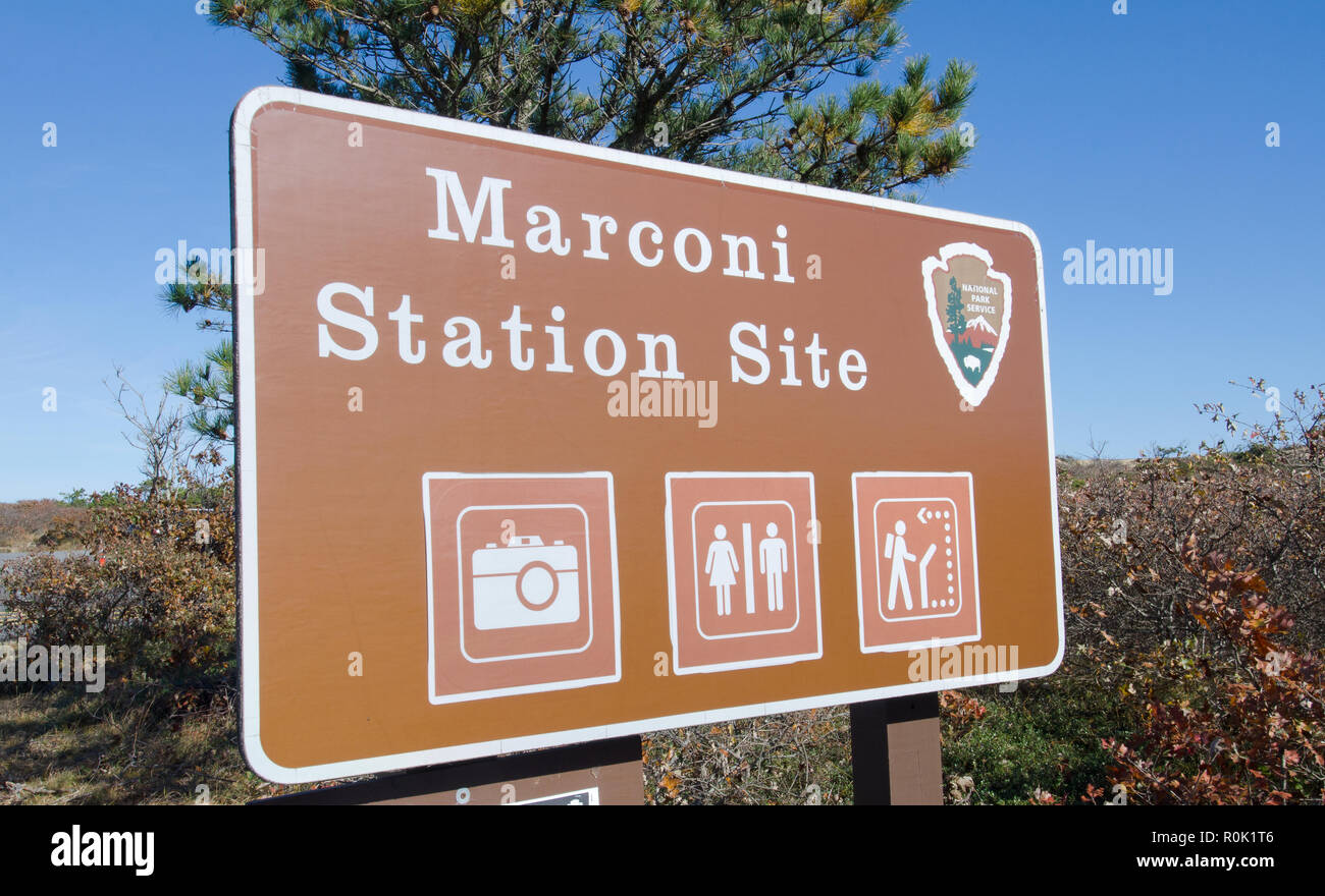Marconi Station Website Zeichen auf der Cape Cod National Seashore in Wellfleet, wo die erste transatlantische drahtlose Übertragung zwischen den USA und Europa Stockfoto
