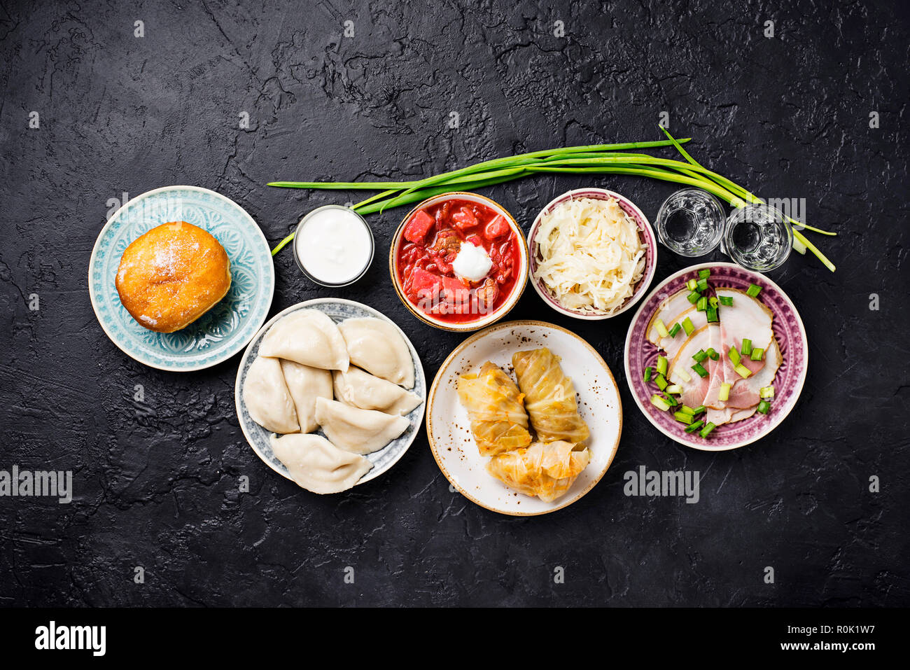 Auswahl an traditionellen ukrainischen Essen Stockfoto