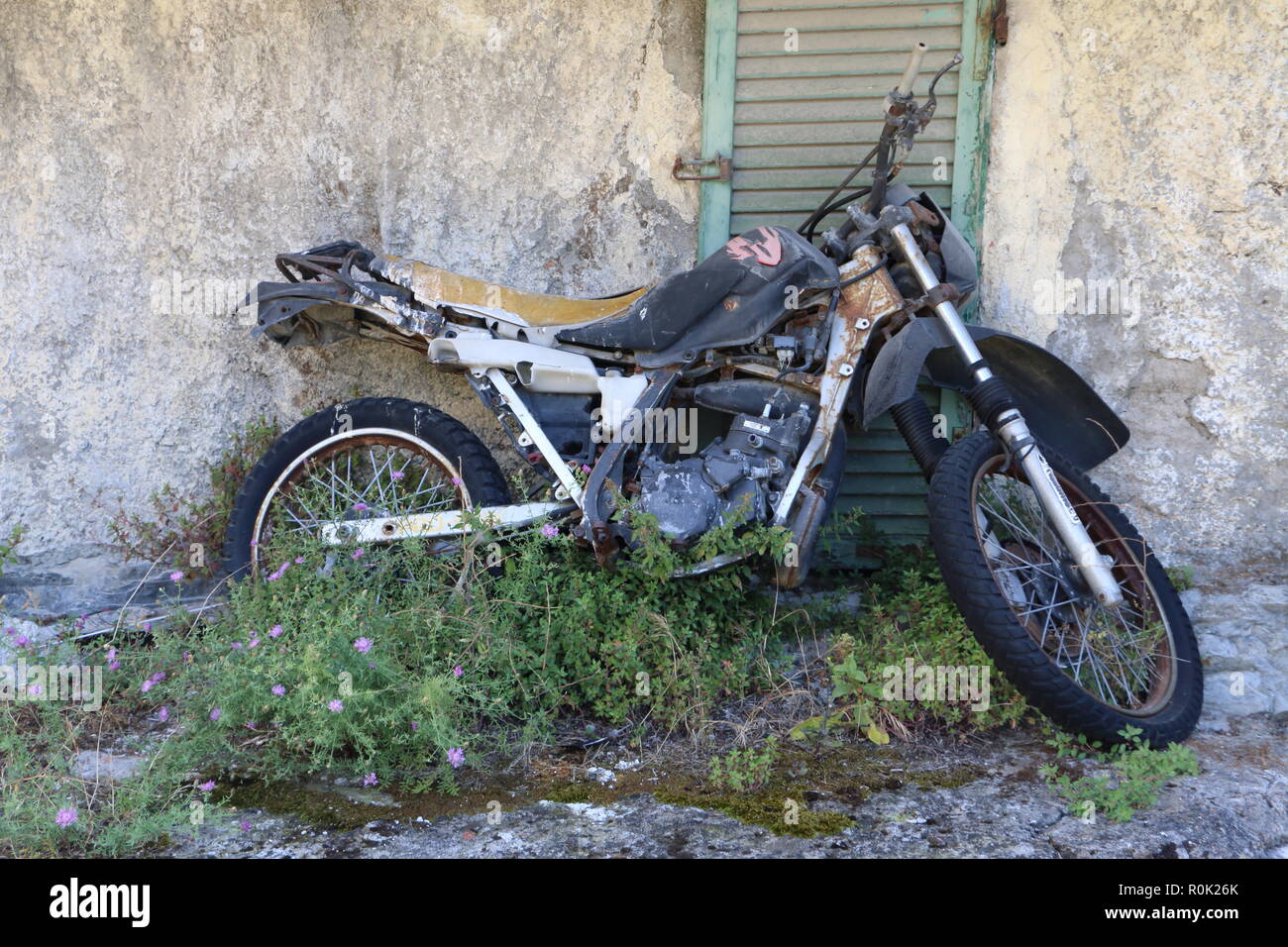 Alten rostigen Motorrad in Italien Stockfoto