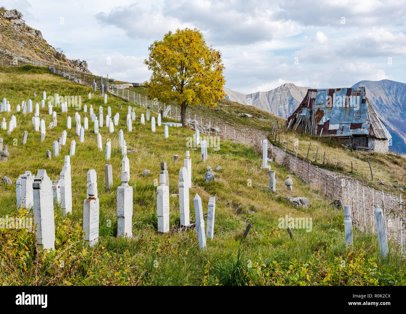 Muslimischer Friedhof in Lukomir, Bosnien und Herzegowina. Stockfoto