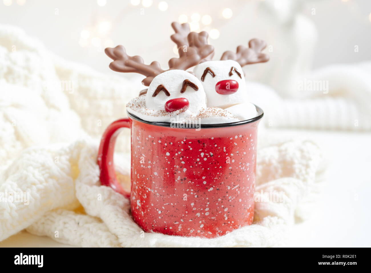 Heiße Schokolade mit geschmolzenem Marshmallow Schneemann Stockfoto