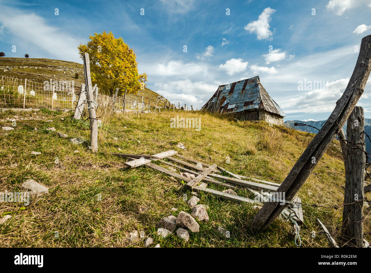 Alte Scheune in Lukomir, letzte Dorf in Bosnien. Stockfoto