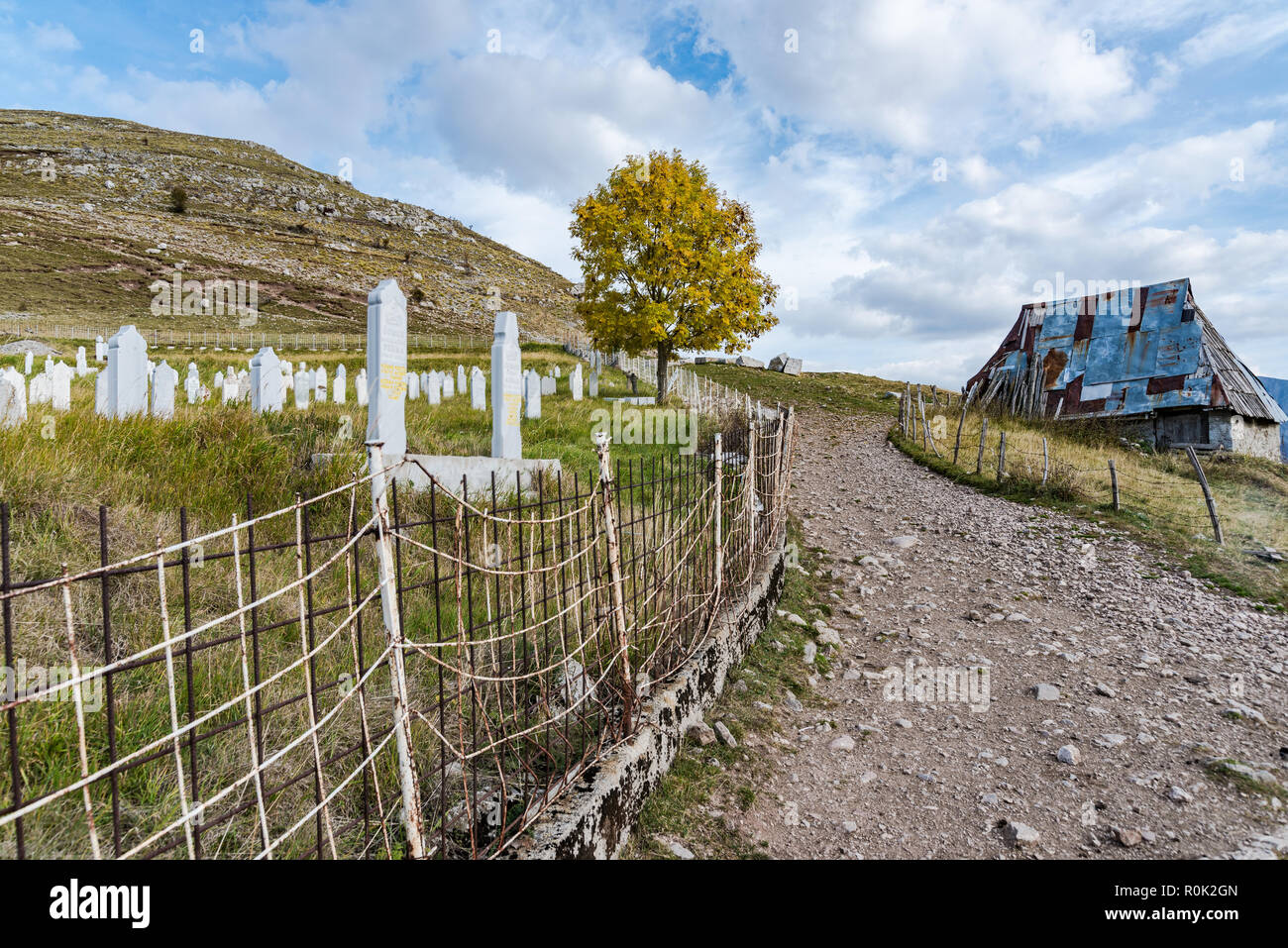 Muslimischer Friedhof in Lukomir, Bosnien und Herzegowina. Stockfoto