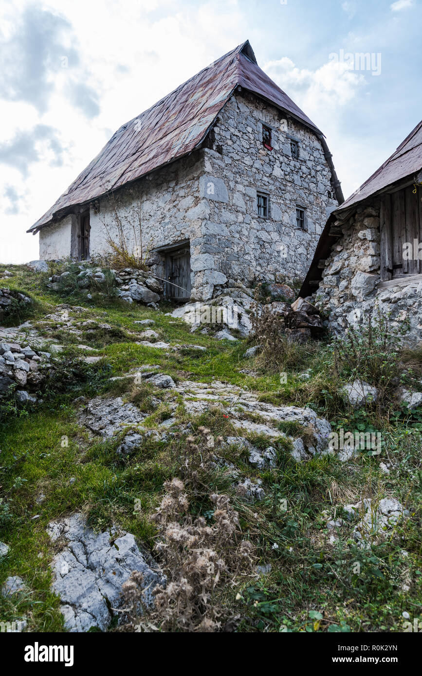 Häuser aus Stein Lukomir, abgelegenen Dorf in Bosnien und Herzegowina Stockfoto