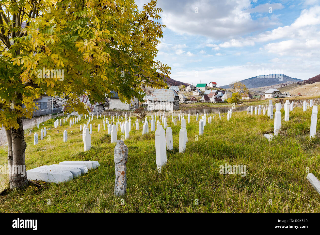 Muslimischer Friedhof in Lukomir, Bosnien und Herzegowina. Stockfoto