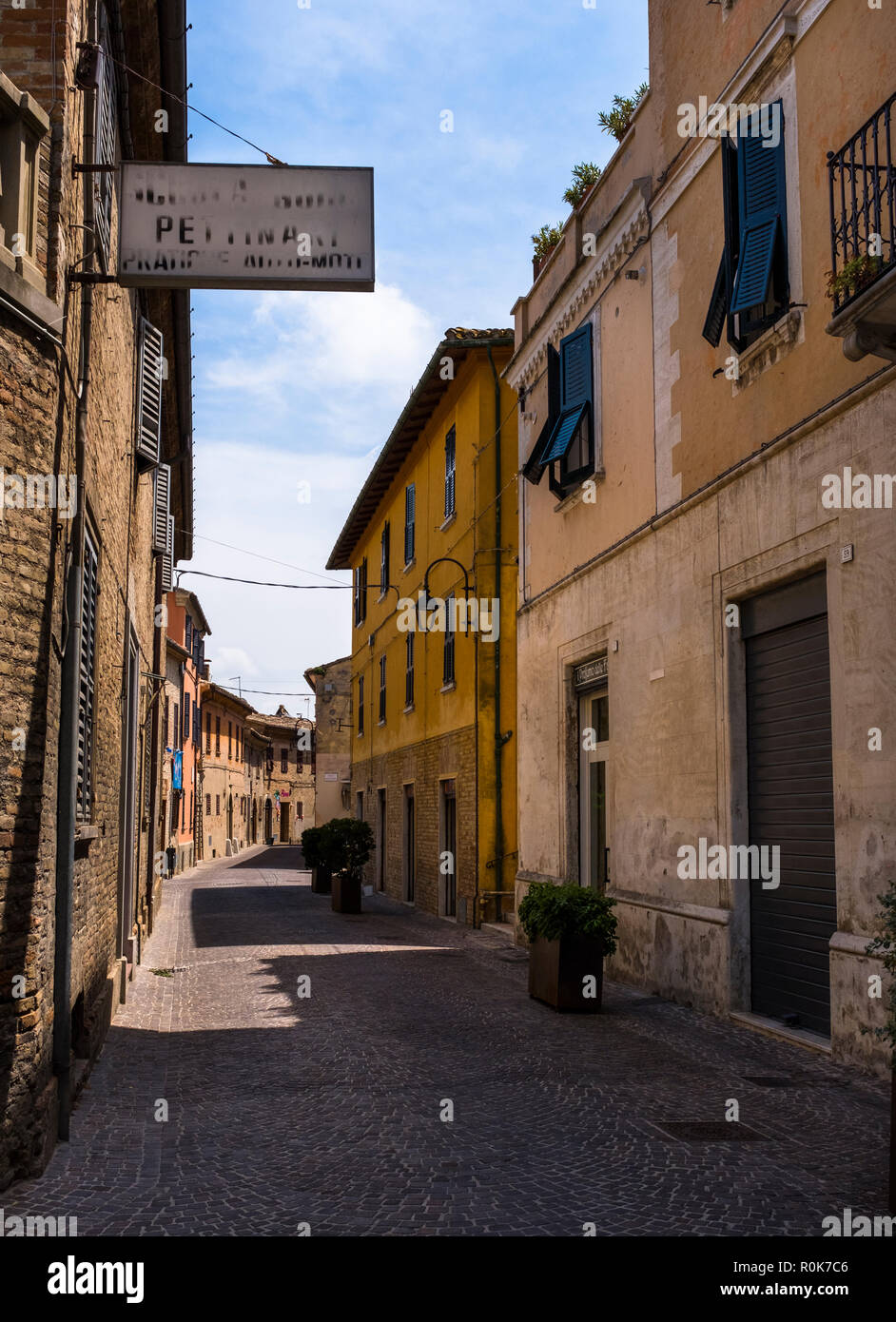 Szenen und Details aus den charmanten italienischen Dorf Corinaldo, in der Region Marken in Italien Stockfoto