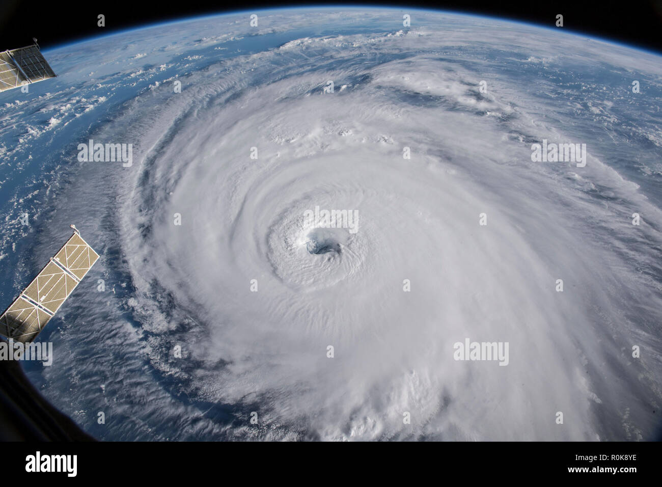 Blick vom Raum der Hurrikan Florenz in den Atlantischen Ozean. Stockfoto