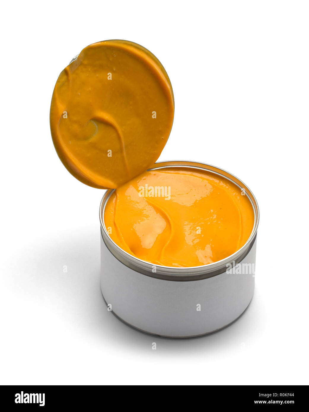 Öffnen Blechdose von Käse Sauce isoliert auf einem weißen Hintergrund. Stockfoto