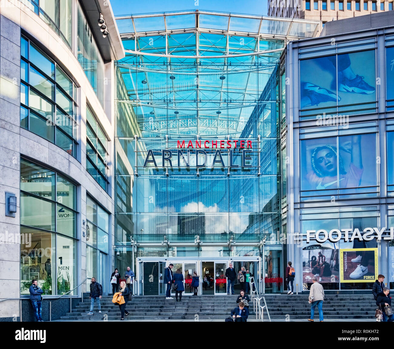 2. November 2018: Manchester, UK-Corporation Strasse Eingang zum Manchester Arndale Shopping Centre, einem der größten in Großbritannien. Stockfoto