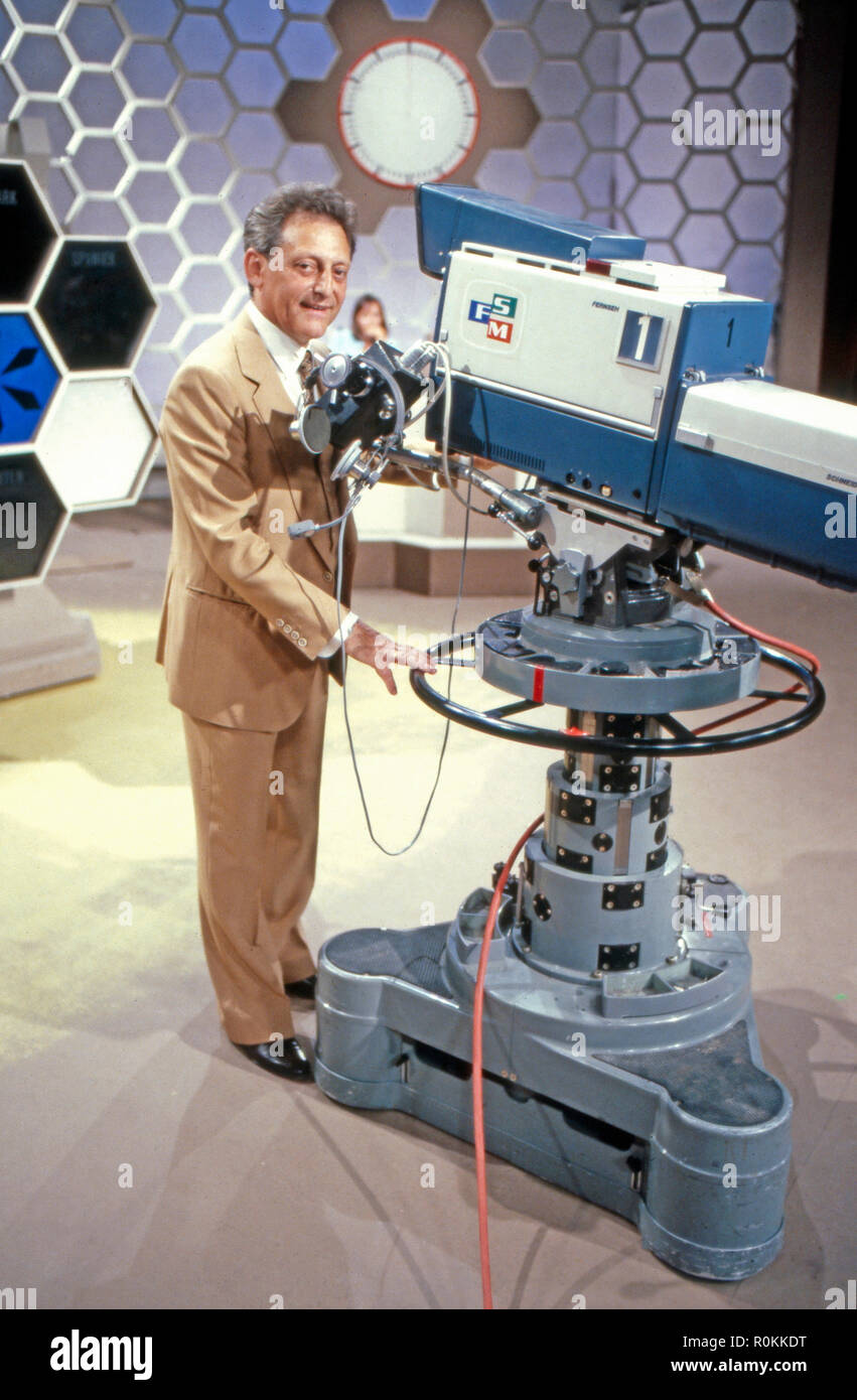 Fernsehshow dalli dalli mit Hans Rosenthal, Deutschland 1971 - 1986, Quizmaster Hans Rosenthal an der Kamera Stockfoto