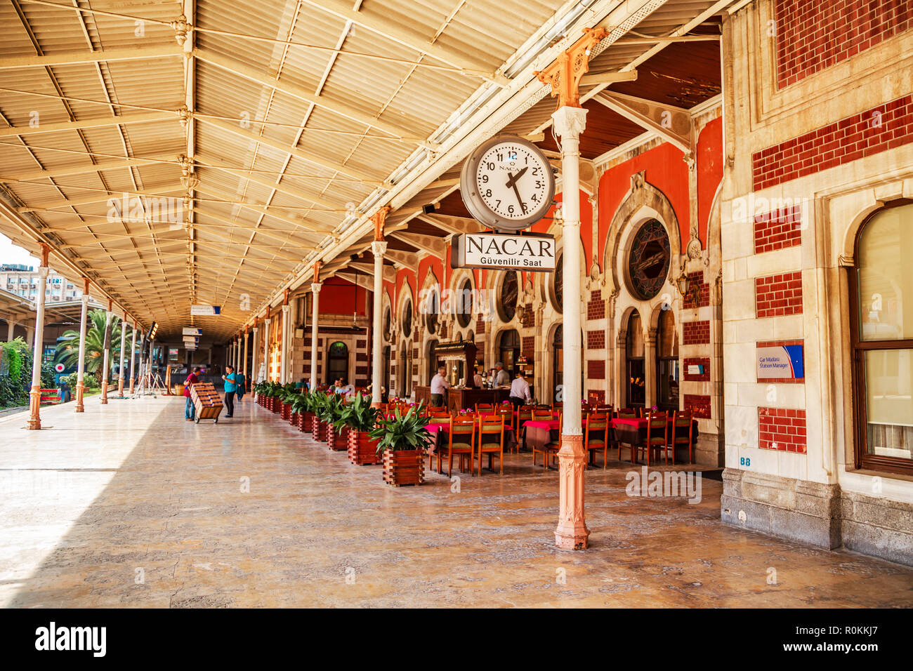Die historische Architektur Bahnhof Sirkeci, der letzten Station des Orient Express. Istanbul, Türkei - 19. September 2018. Stockfoto