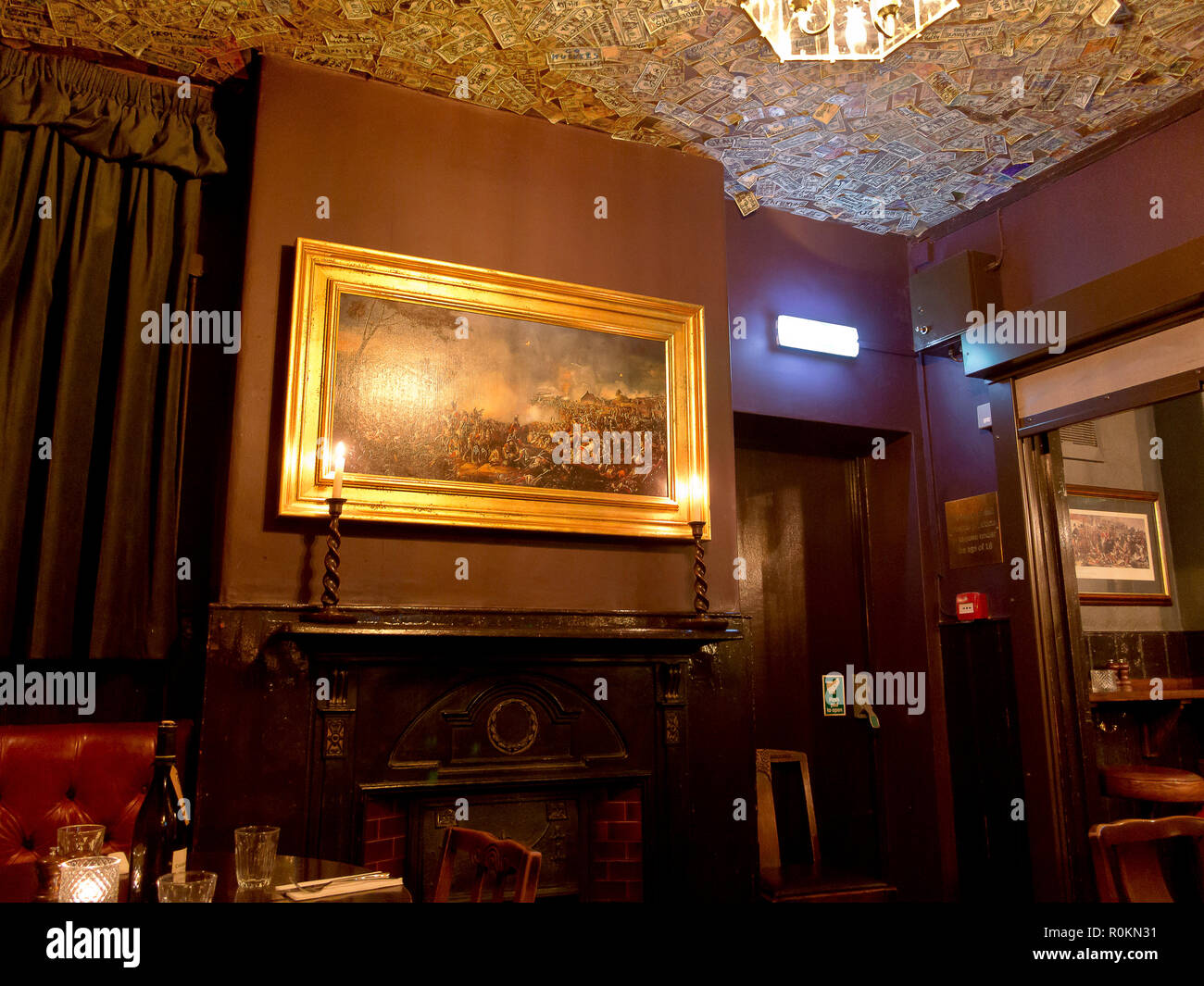 5. November 2018. Den Grenadier Pub, Westminster, London, SW1., UK Der Speisesaal Der Grenadier
