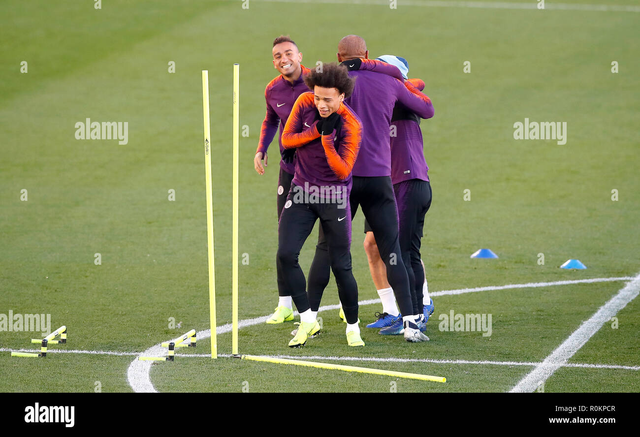 Von Manchester City Leroy Sane (Mitte) und Teamkollegen während des Trainings im City Football Academy, Manchester. Stockfoto