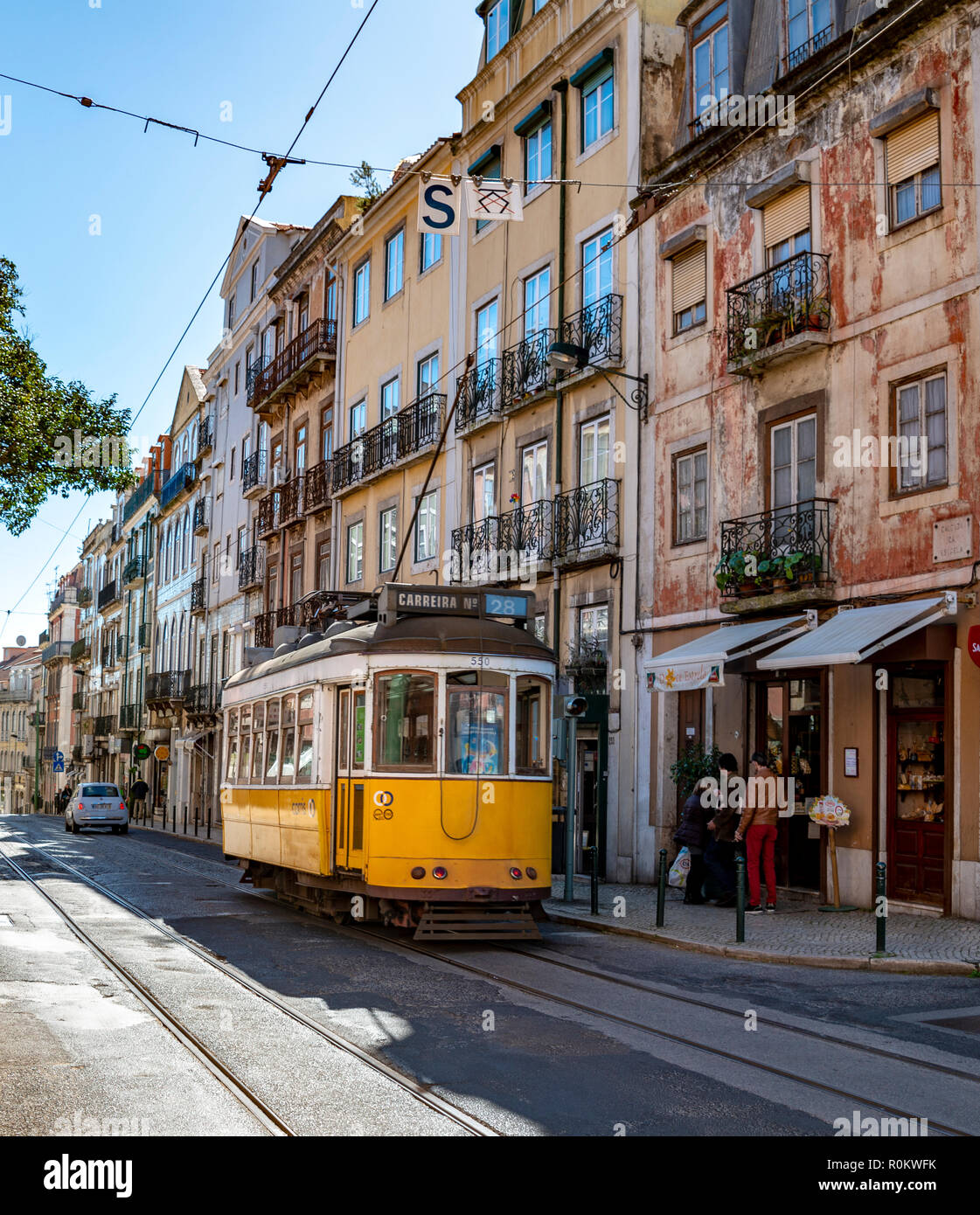 Historische Straßenbahn, Straßenbahn 28, Eléctrico, Lissabon, Portugal Stockfoto