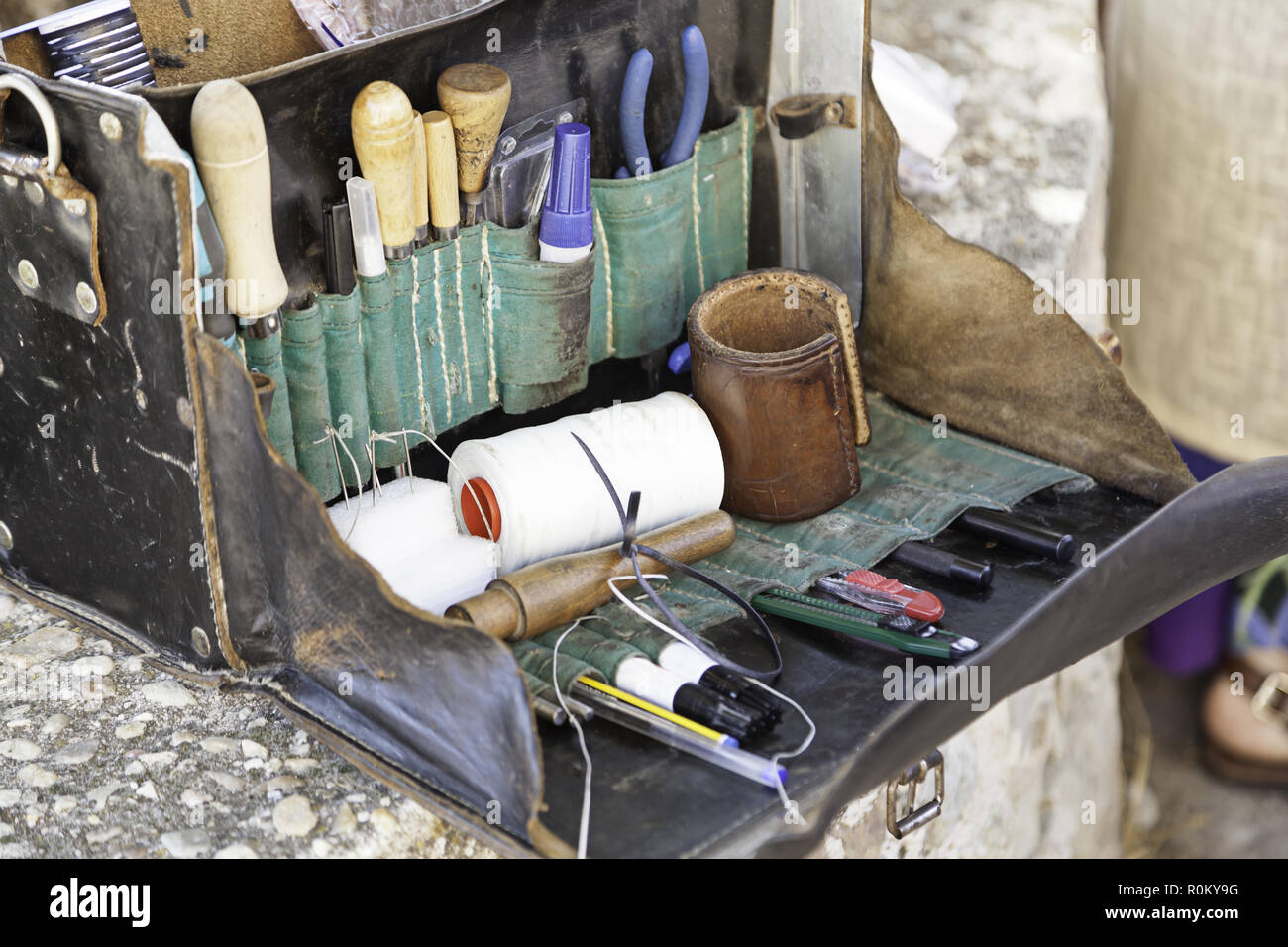 Leder Werkzeuge, Nähen Objekt Detail und der Lederverarbeitung Stockfoto