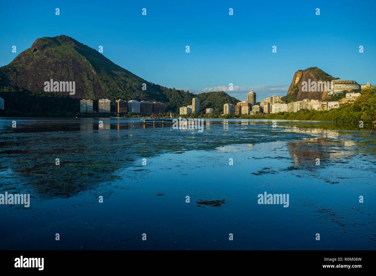 Wundervolle Stadt. Wunderbare Orte in der Welt. Lagune und Nachbarschaft von Ipanema in Rio de Janeiro, Brasilien Südamerika. Stockfoto