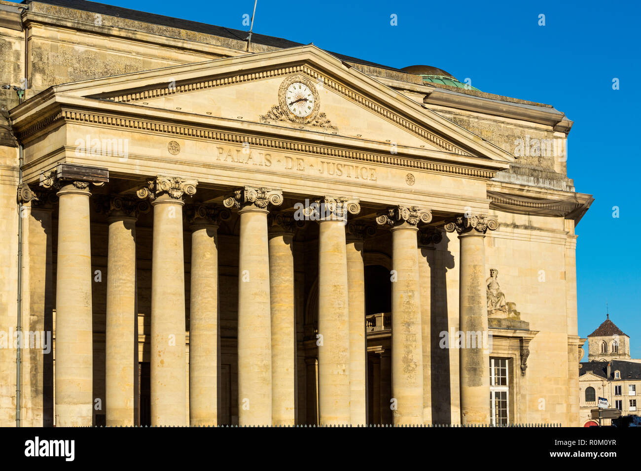 Das alte Gericht Gebäude, Fontette, 1783-1866 erbaut, ist seit 2015 geschlossen. Stockfoto