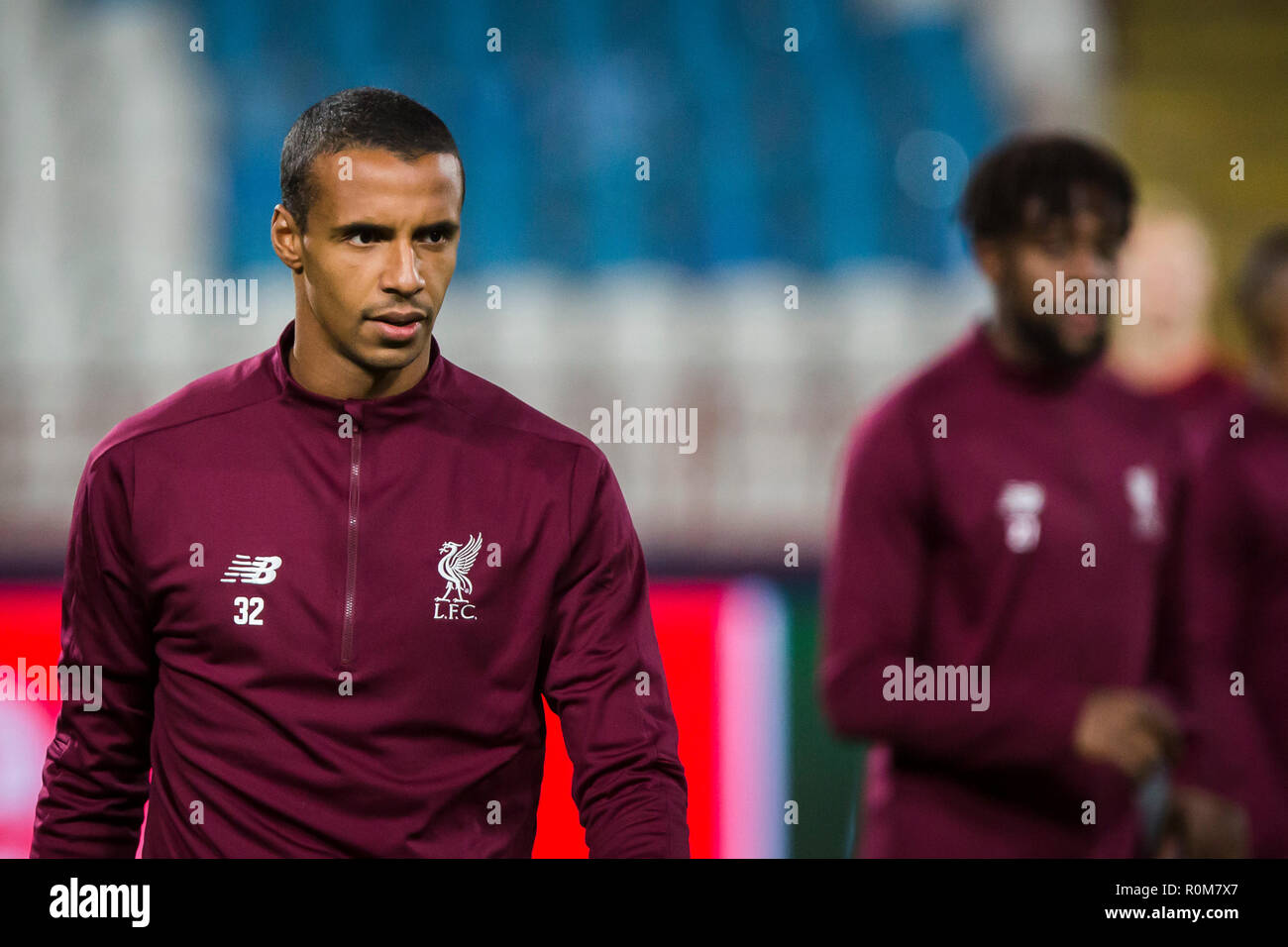 Belgrad, Serbien. 5. Nov 2018. Joel Matip von Liverpool erwärmt Credit: Nikola Krstic/Alamy leben Nachrichten Stockfoto