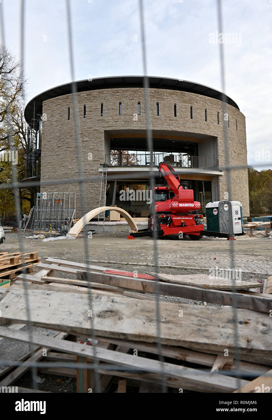 06. November 2018, Baden-Wuerttemberg, Schwäbisch Hall: Das neue Globe Theatre befindet sich noch im Aufbau. Der Bund der Steuerzahler beklagt die immer teurer Der Bau der Neuen Open-Air-Theater. Foto: Jan-Philipp Strobel/dpa Stockfoto