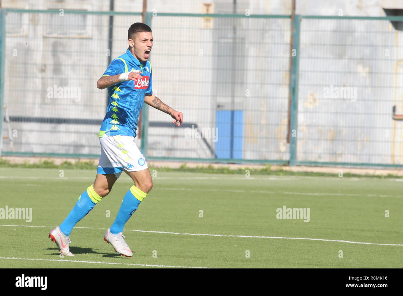 Frattamaggiore, Kampanien, Italien, 2018-11-06, UEFA-Jugend Liga SSC Napoli U19-psg U19 im Bild fest Ziel Gianluca Gaetano Stürmer SSC Napoli U 19 Credit: Antonio Balasco/Alamy leben Nachrichten Stockfoto