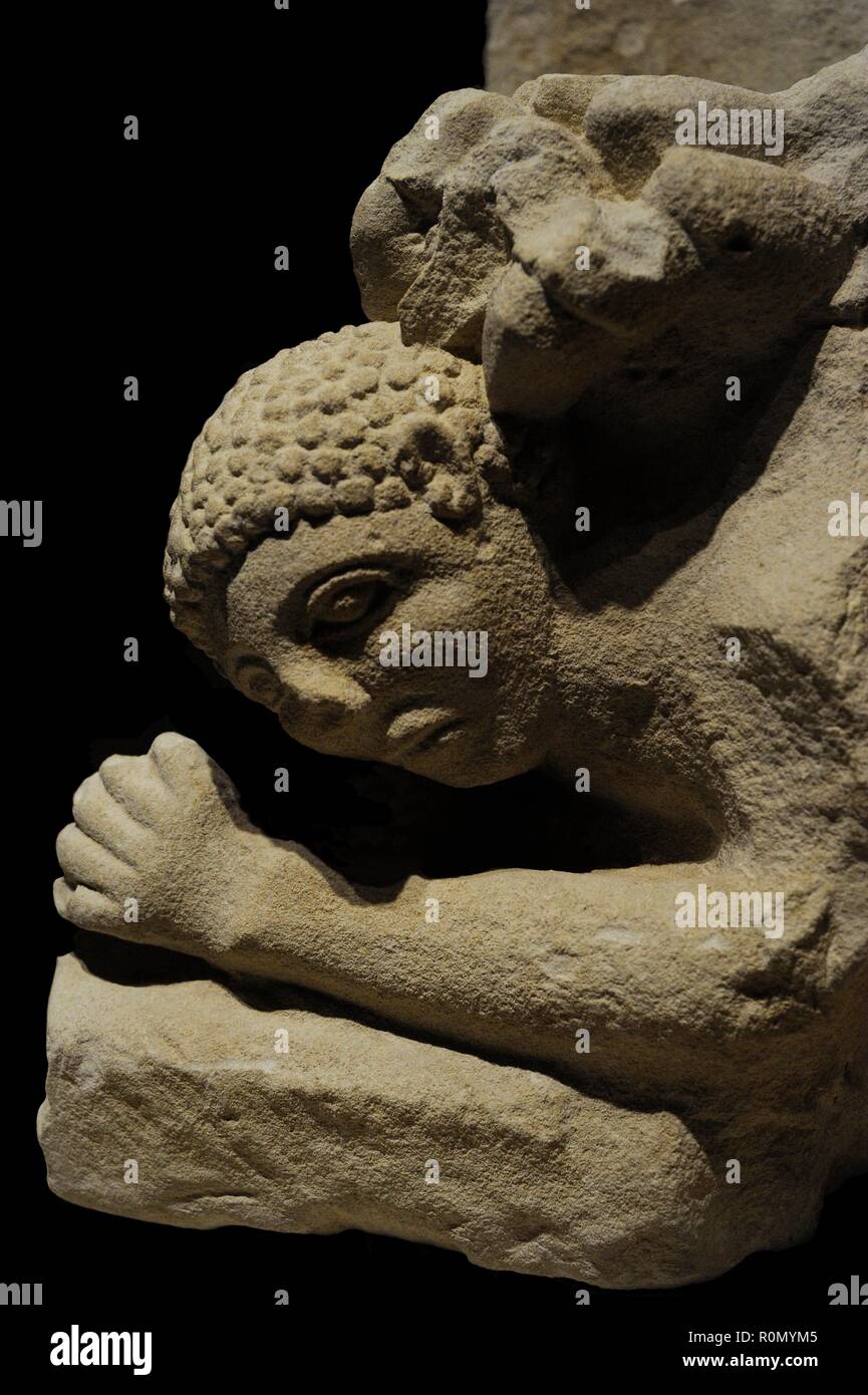 Cultura Ibérica. Sillar del Conjunto B de Osuna. Representan escenas de tipo Militar. Las mejores de la Cabeza de un Hombre. Principios Del Siglo I ein. C. Piedra caliza. Poblado ibérico de Osuna (Provincia de Sevilla, Andalusien). Museo Arqueológico Nacional. Madrid. España. Stockfoto