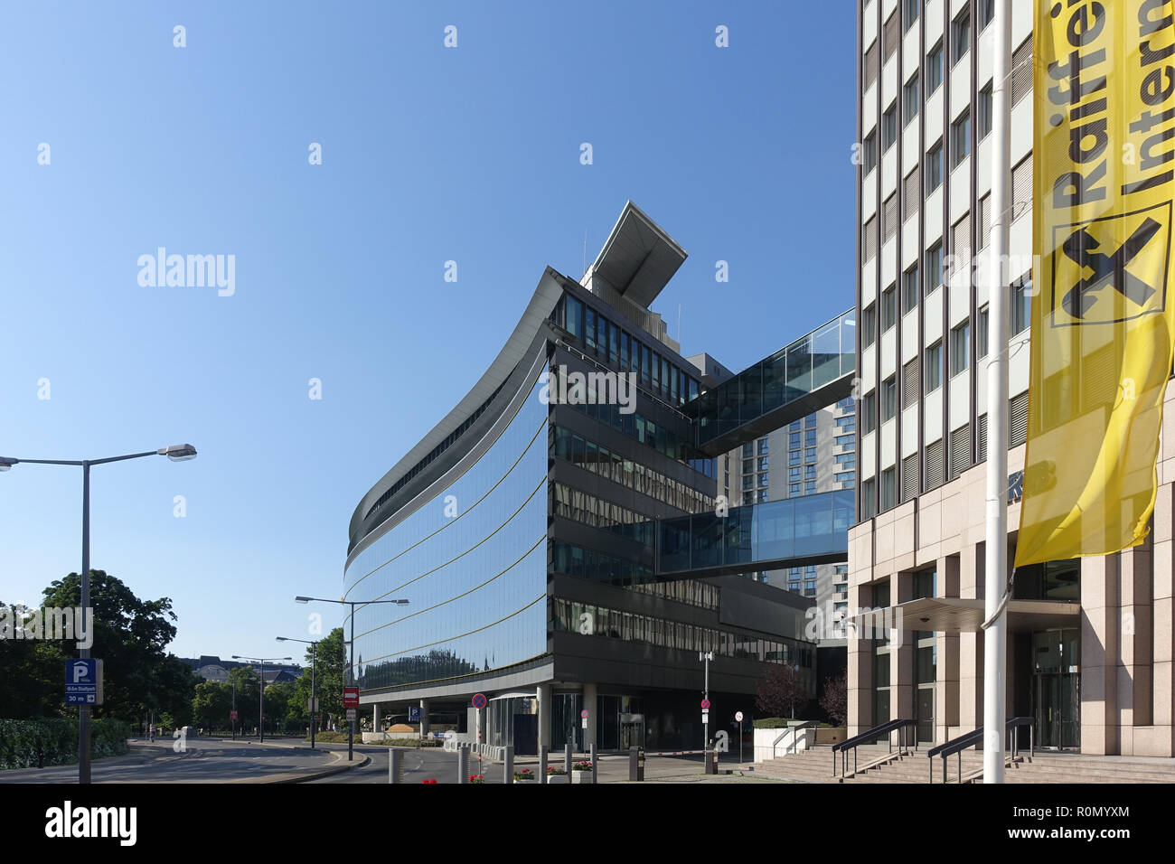 Wien, Zentrum Wien Mitte, Raiffeisen Zentralbank 'Die Welle' von Hans Hollein, Am Stadtpark Stockfoto