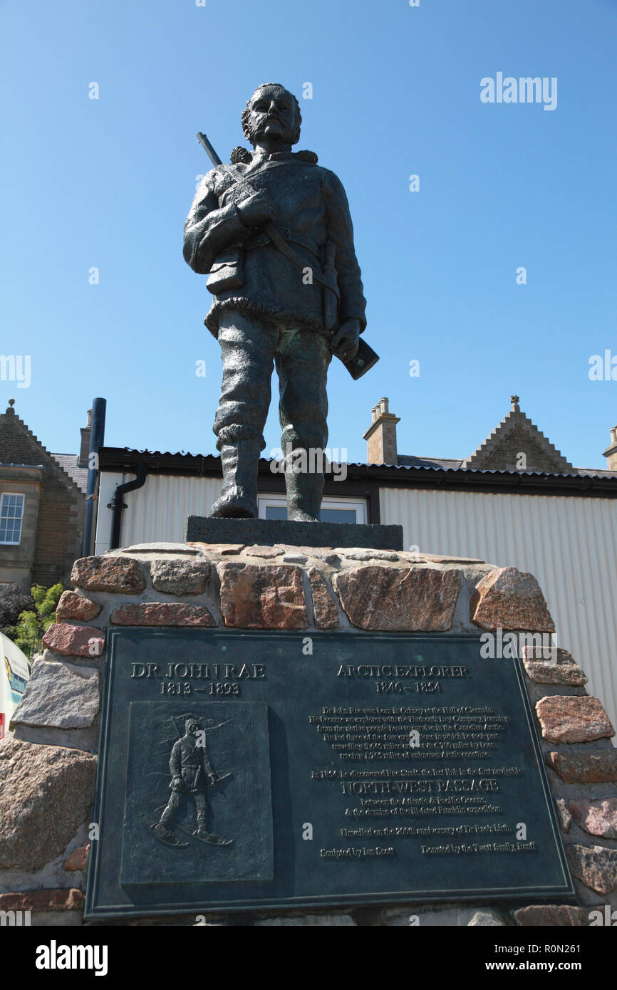 Die Bronzestatue des Arctic explorer Dr John Rae am Pierhead in Stromness, Orkney, Schottland Stockfoto