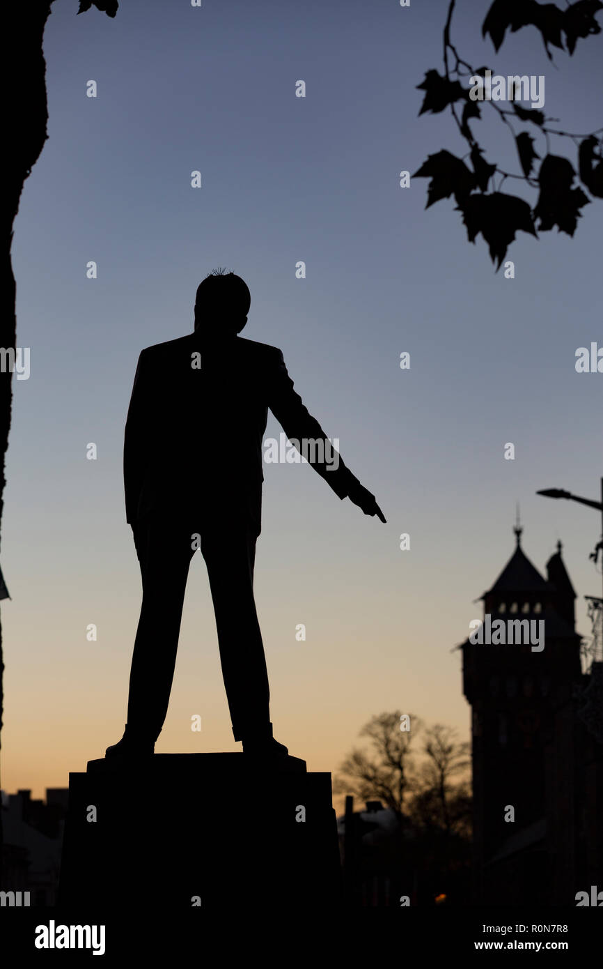 Statue in Cardiff von Aneurin Bevan, Gründer und Schöpfer des britischen National Health Service Stockfoto