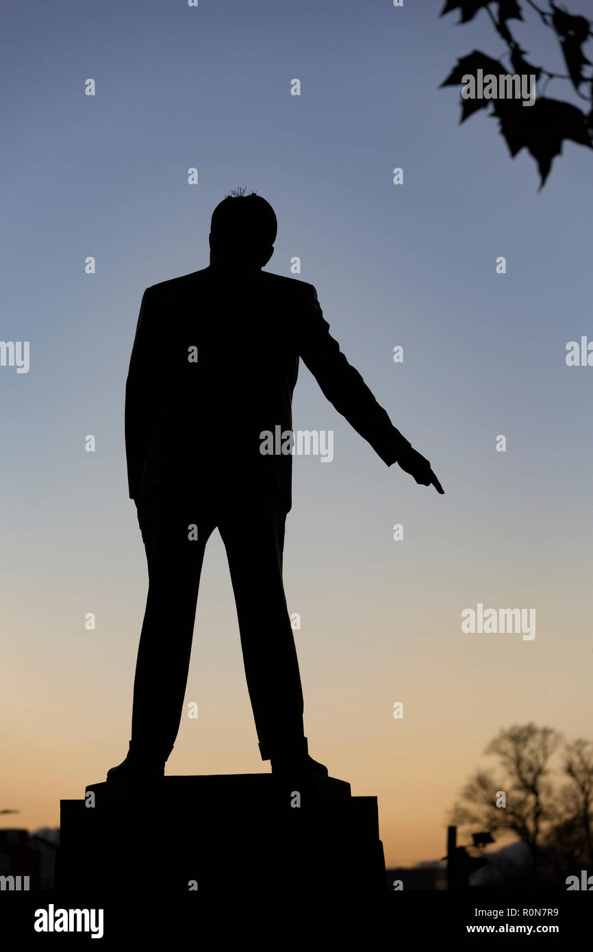 Statue in Cardiff von Aneurin Bevan, Gründer und Schöpfer des britischen National Health Service Stockfoto