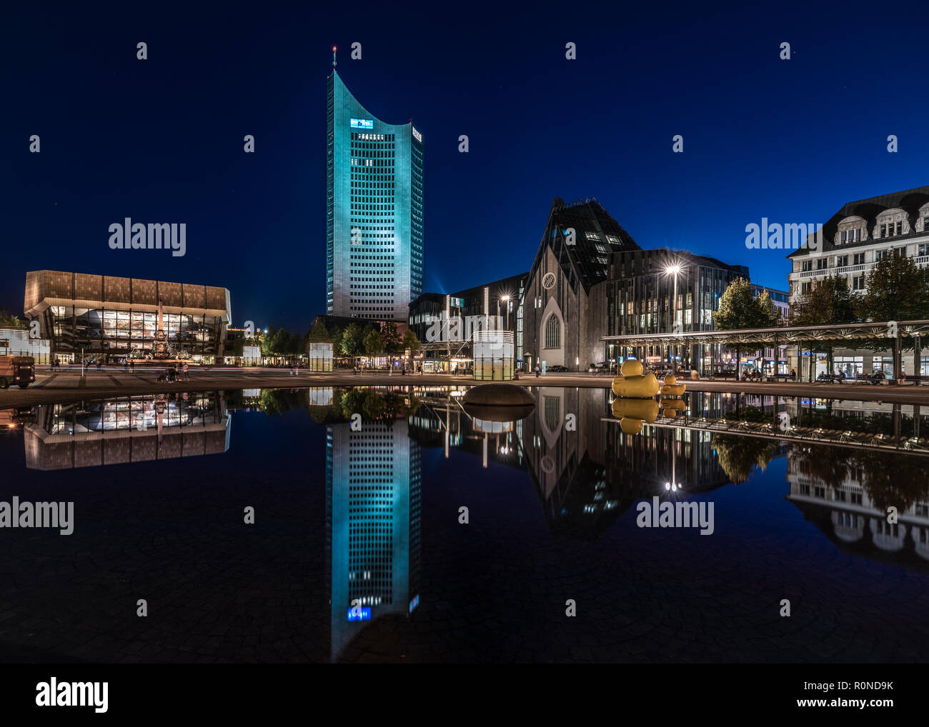 Der Augustusplatz in der Nacht, Leipzig, Deutschland | Leipzig Augustusplatz, Nachtaufnahme Stockfoto