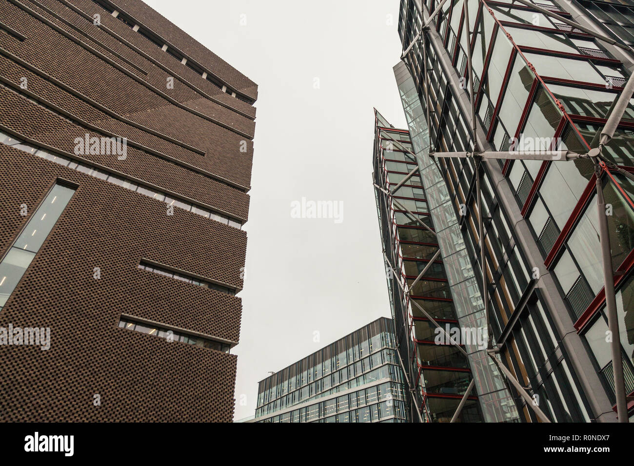 Tate Modern Schalter Haus, jetzt Blavatnik Gebäude, in London, England, UK Neben Glas Typ Gebäude umbenannt Stockfoto