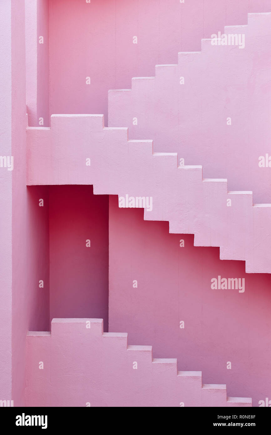 Geometrische Designs. Die rote Wand, La Manzanera. Calpe, Spanien Stockfoto