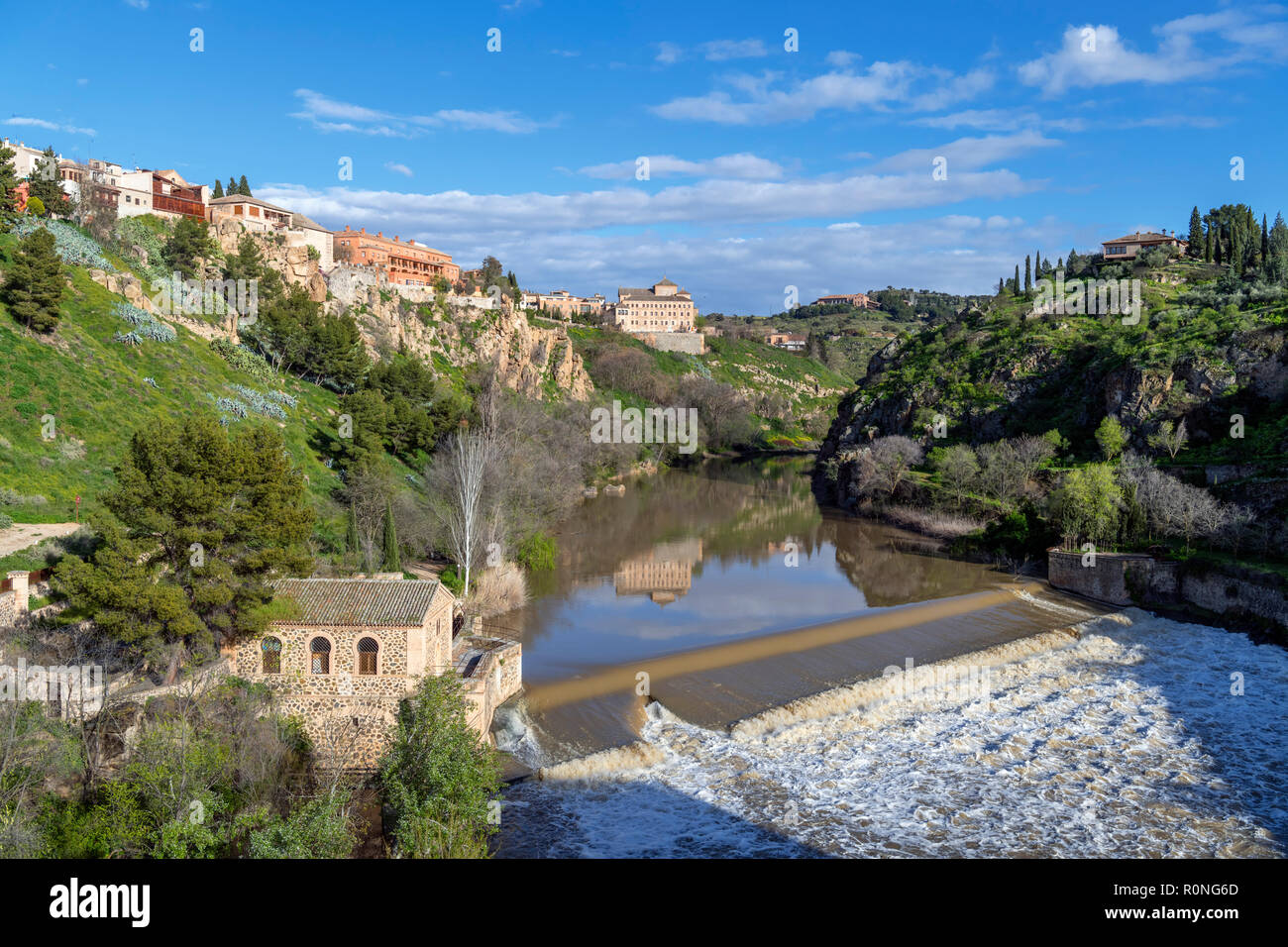 Tejo aus dem Puente San Martin, Toledo, Kastilien-La Mancha, Spanien Stockfoto