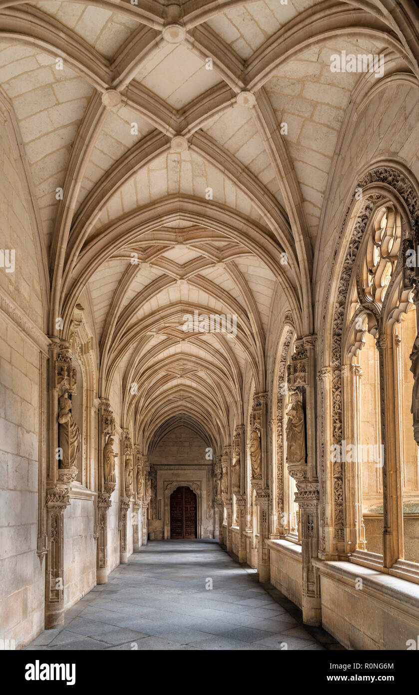 Kreuzgang im Kloster von San Juan de los Reyes, Toledo, Kastilien-La Mancha, Spanien Stockfoto