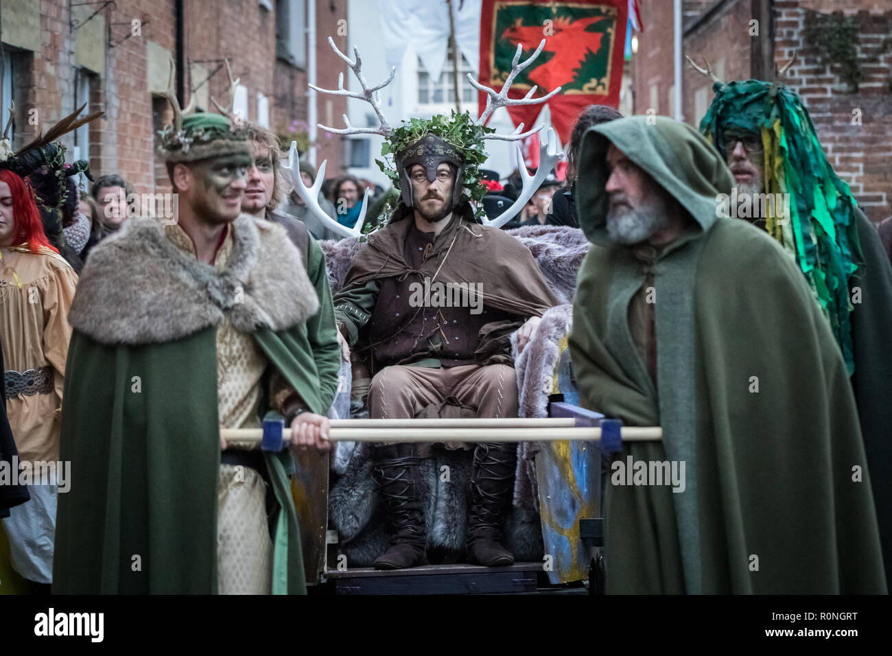 Glastonbury, Großbritannien. 3. November 2018. Glastonbury Drachen Samhain Wilde Jagd Festival. Credit: Guy Corbishley/Alamy leben Nachrichten Stockfoto