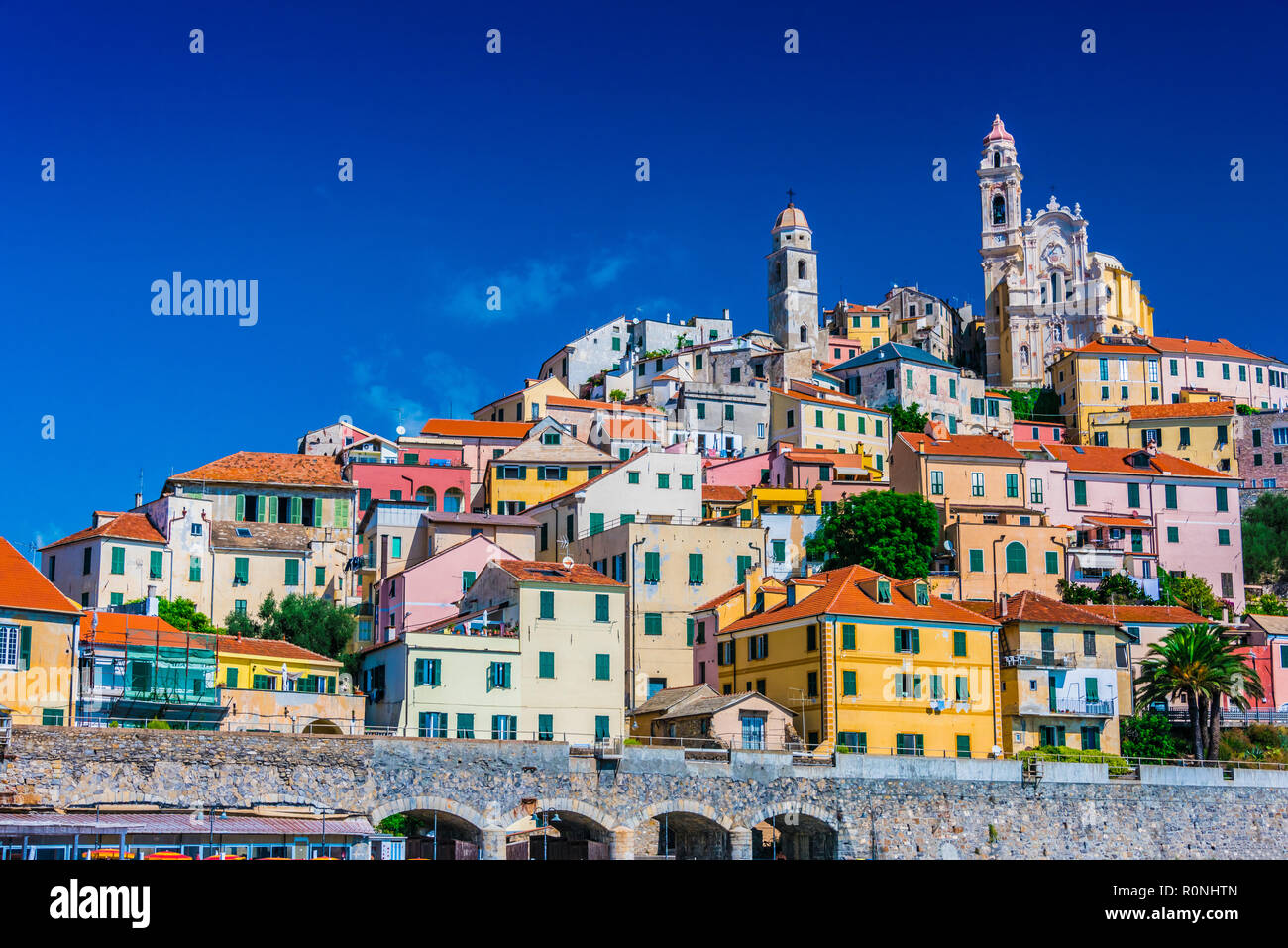 Das Dorf von Cervo an der italienischen Riviera in der Provinz Imperia, Ligurien, Italien Stockfoto