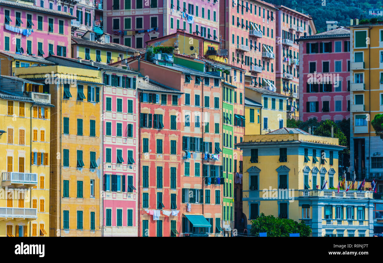 Architektur von Camogli an der italienischen Riviera in der Metropolregion Stadt Genua, Ligurien, Italien Stockfoto