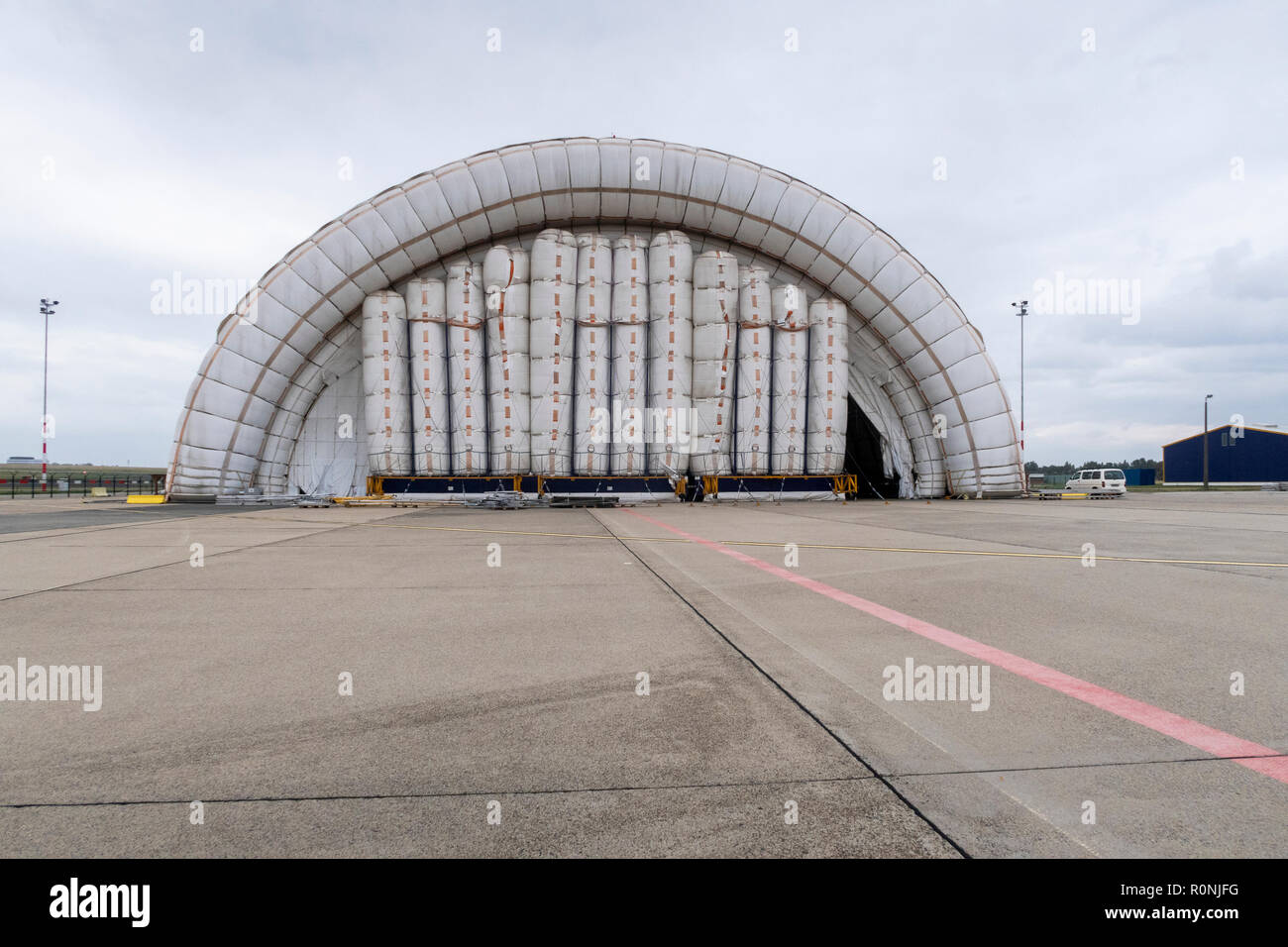 Ein Flugzeug Hangar am Flughafen Budapest Ferenc Liszt Stockfoto