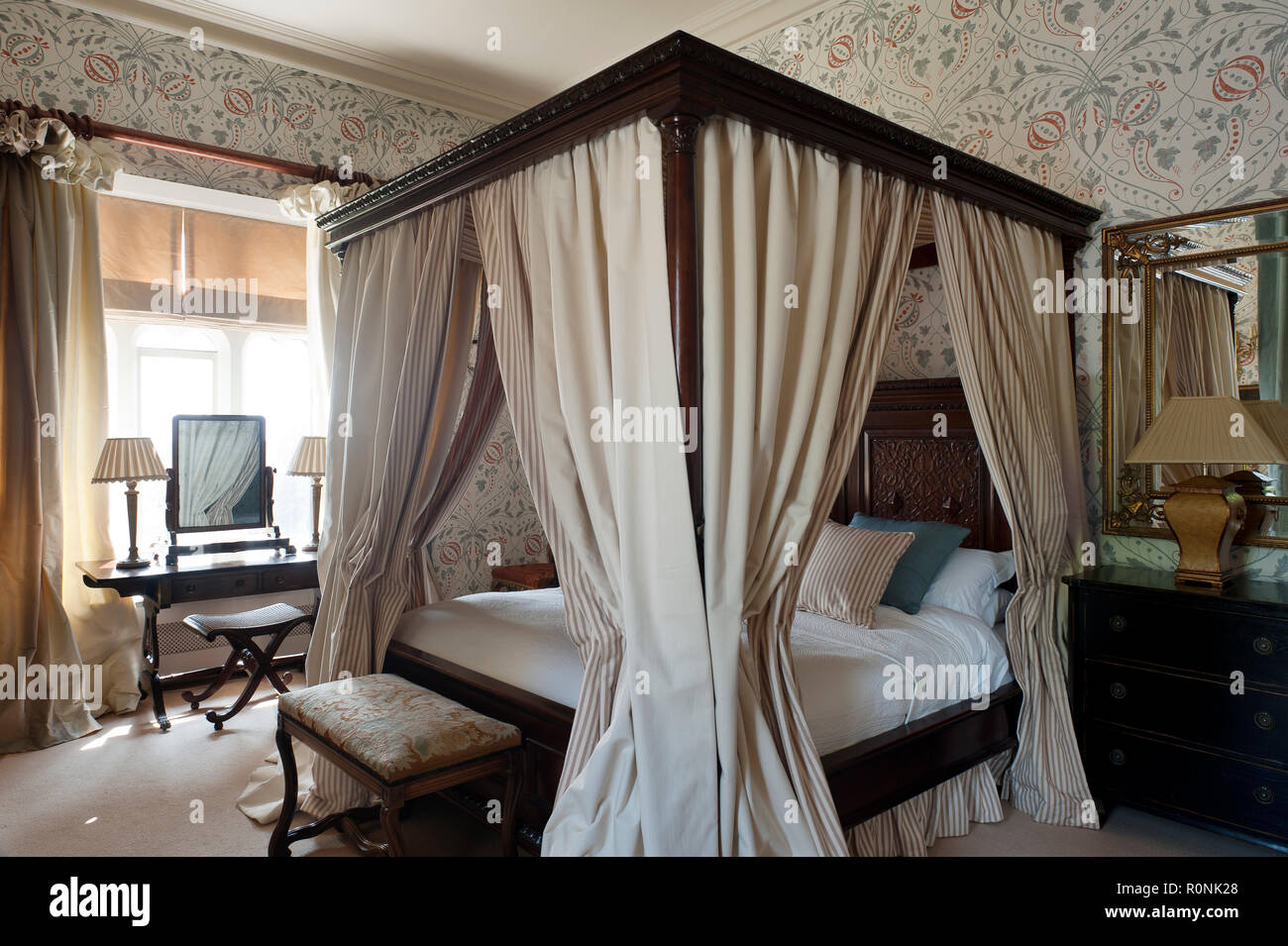 Himmelbett im Carlton Towers in Yorkshire. Stockfoto