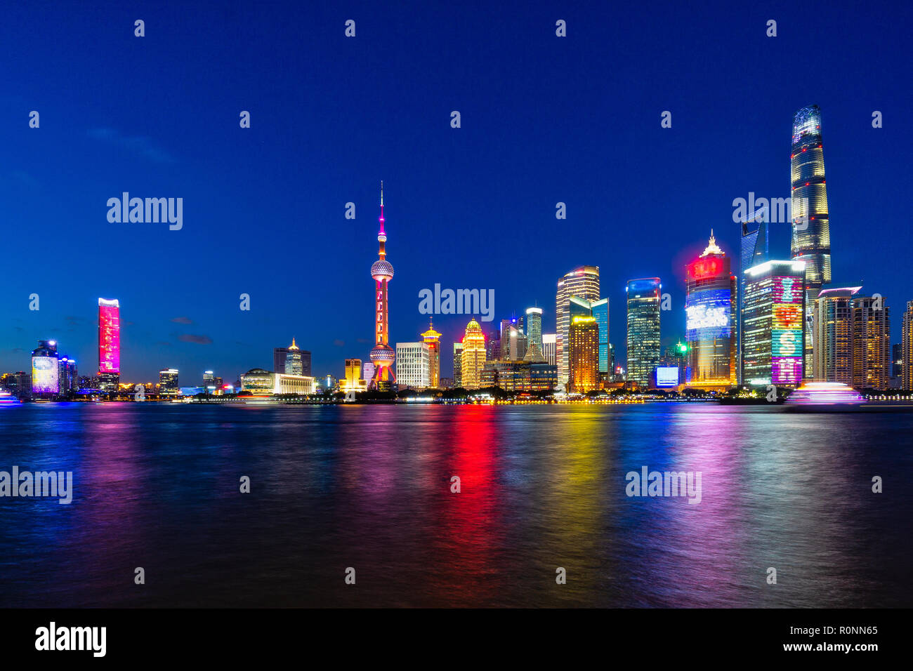 City Skyline bei Nacht, Shanghai, China Stockfoto
