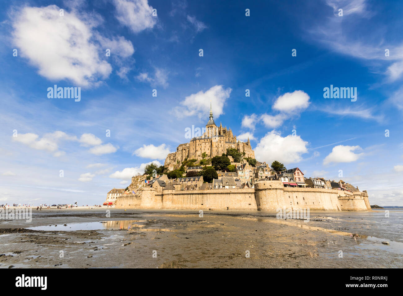 Le Mont-Saint-Michel, Frankreich, eine Insel und Kloster in der Normandie, Weltkulturerbe seit 1979. Blick von der Sand bei Ebbe Stockfoto