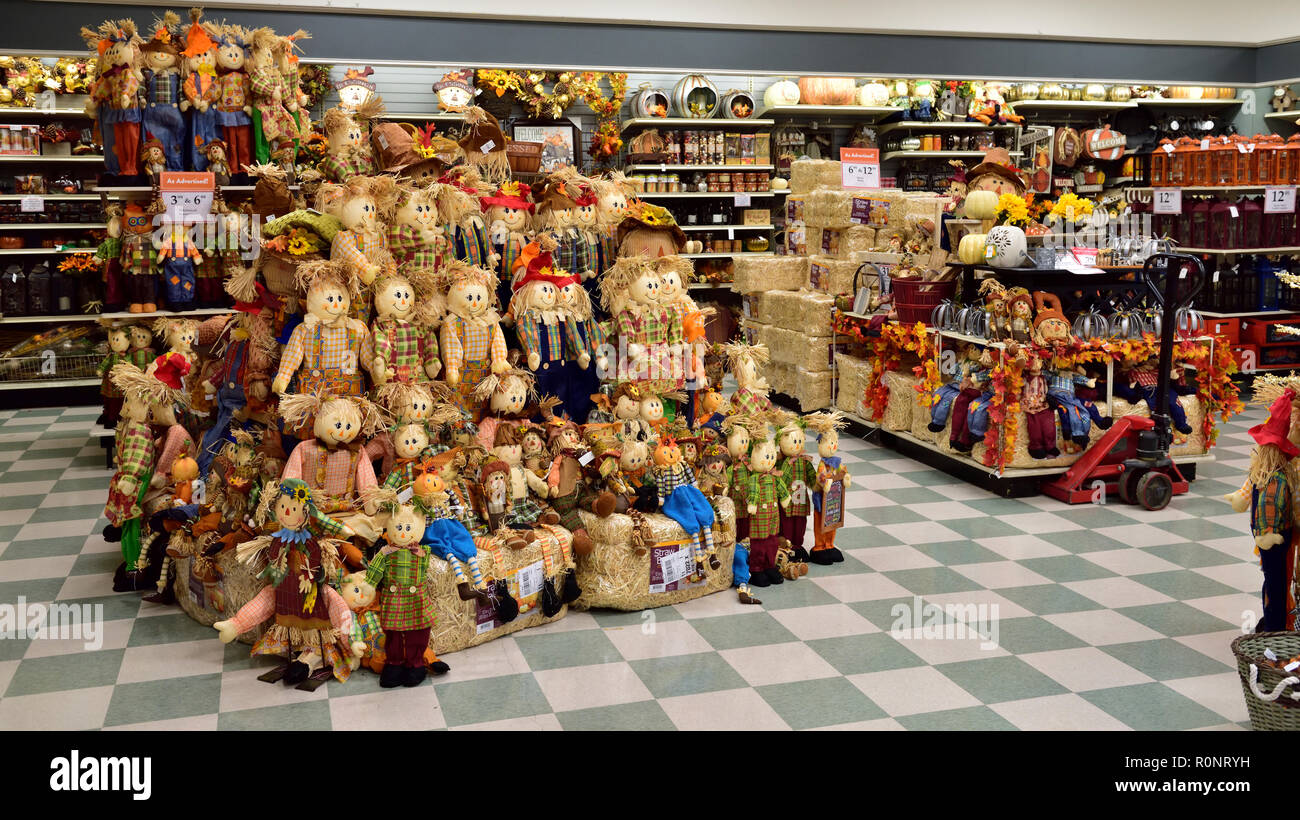 In store Anzeige von Corn dollies und Weihnachtsschmuck, Massachusetts, USA Stockfoto
